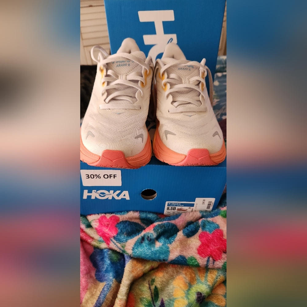 Hoka Arahi 6